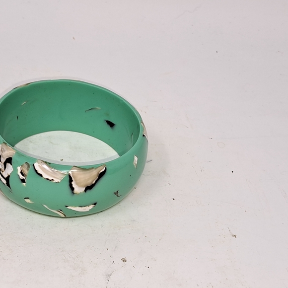 Teal Wide Acrylic Bangle Style Bracelet With Sea Shell Pieces Through Out - Picture 3 of 4